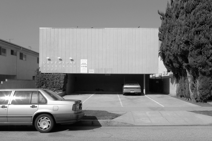 Greystone Apartments, an example of the "dingbat" typology.