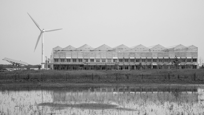 FIG. 3: Method soap factory in Pullman. Gotham Greens operates a 75,000 sq.ft. hydroponic greenhouse on the roof. Image courtesy of Marc PoKempner.