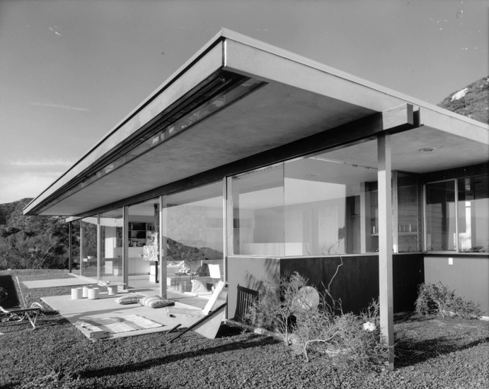 Richard Neutra, Dorothy Serulnic Residence, 1953; photograph by Julius Schulman, 1955.